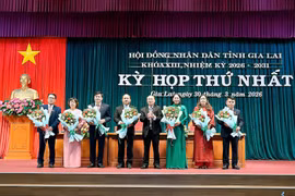 Ra mắt bộ máy HĐND tỉnh khóa mới. Ảnh: Đức Thụy