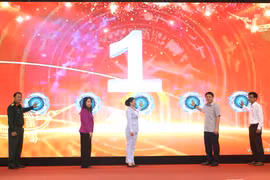 Nhấn nút phát động Cuộc thi chính luận.