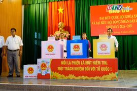 Điểm tin trưa: Ngày hội bầu cử rộn ràng khắp các điểm bỏ phiếu ở Gia Lai