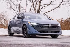 Nissan trình làng sedan hạng C Sentra 2026: Thiết kế thể thao, giá hơn 700 triệu đồng