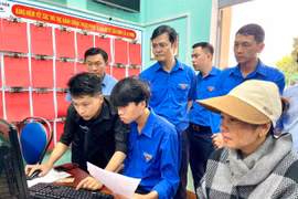 Bí thư thứ nhất Ban Chấp hành Trung ương Đoàn thăm đội hình thanh niên tình nguyện tại 3 xã biên giới.