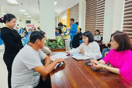 Ngày đầu vận hành chính quyền mới diễn ra nghiêm túc, hiệu quả, vì dân phục vụ