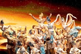 Trình diễn nghệ thuật 'Sắc màu Trung Hoa' tại Nhà hát Hồ Gươm