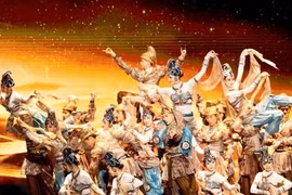 Trình diễn nghệ thuật 'Sắc màu Trung Hoa' tại Nhà hát Hồ Gươm