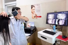 Soi da kỹ thuật số: Bước tiến mới trong chẩn đoán, điều trị bệnh da liễu