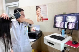 Soi da kỹ thuật số: Bước tiến mới trong chẩn đoán, điều trị bệnh da liễu