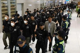 Hàn Quốc dẫn độ 73 nghi phạm lừa đảo xuyên quốc gia từ Campuchia về nước