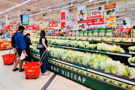 Rau củ được mùa nhưng rớt giá sâu