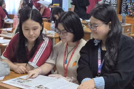 Hạn chế điện thoại trong trường học: Cơ hội khôi phục văn hóa đọc văn bản in