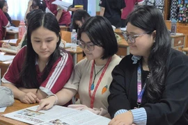 Hạn chế điện thoại trong trường học: Cơ hội khôi phục văn hóa đọc văn bản in