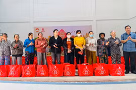 Ðong đầy Tết nghĩa tình