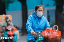 Thời tiết miền Bắc ấm dần, TP.HCM vẫn lạnh về đêm sáng sớm