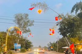 Dựng nêu đón Tết sớm