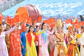 Bộ Chính trị chọn ngày 24-11 là “Ngày Văn hóa Việt Nam”, người lao động được nghỉ lễ