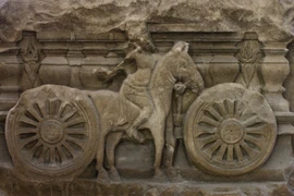 Tiếng vó ngựa trong từng thớ đá