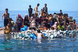 Chìm thuyền chở người di cư trên biển Andaman, khoảng 250 người mất tích