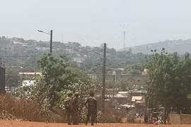 Xe bom lao thẳng vào nhà Bộ trưởng Quốc phòng Mali