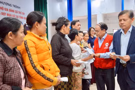 Hỗ trợ kịp thời trẻ em và gia đình khó khăn sau thiên tai