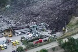 Lở "núi" rác tại Philippines, hàng chục người mất tích