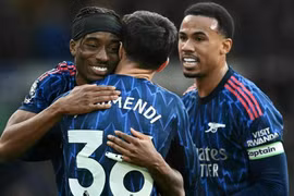 Premier League: Arsenal thắng "hủy diệt", Chelsea và Liverpool vượt M.U