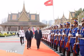 Lễ đón trọng thể Tổng Bí thư Tô Lâm thăm cấp Nhà nước tới Vương quốc Campuchia