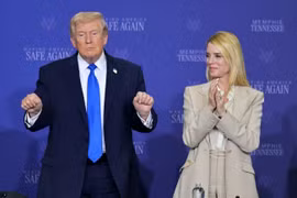 Tổng thống Mỹ sa thải Bộ trưởng Tư pháp Pam Bondi