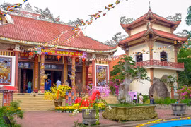 Về miền lễ hội Giêng Hai