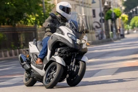 Yamaha Tricity 300 2026 ra mắt - xe ga 3 bánh có túi khí, giá 11.400 USD