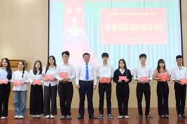 Phát triển đảng viên trong học sinh, sinh viên