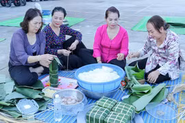 Bánh Tết trong gian bếp tuổi thơ