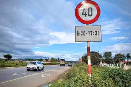 Chậm tháo dỡ biển hạn chế tốc độ bất hợp lý trên quốc lộ 19