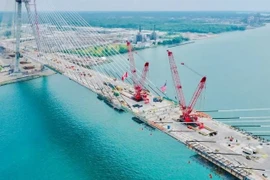 Tổng thống Mỹ dọa ngăn khánh thành cây cầu nối liền Mỹ với Canada