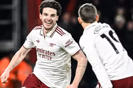 Declan Rice bùng nổ tại Vitality Stadium, Arsenal vững ngôi đầu Ngoại hạng