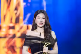 Hoa hậu Thiên Ân nhận giải thưởng Nữ diễn viên được yêu thích nhất