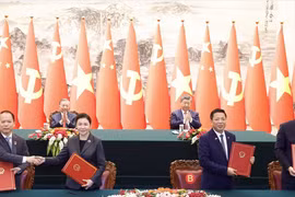 Việt Nam – Trung Quốc ký kết nhiều văn kiện hợp tác