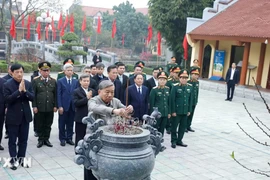 Tổng Bí thư Tô Lâm dâng hương tưởng niệm các đồng chí lãnh đạo tiền bối