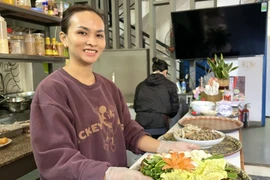 Từ mâm cơm an lành đến sẻ chia đầu năm