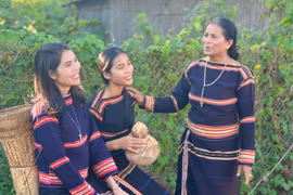 Giữ hồn dân ca Jrai, Bahnar từ những “ca sĩ” của buôn làng