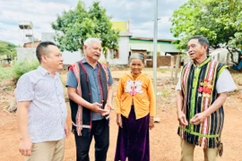 Những “đại thụ” của buôn làng