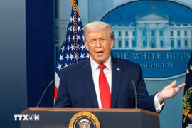 Mỹ sẽ phát hành giới hạn hộ chiếu in hình Tổng thống Donald Trump