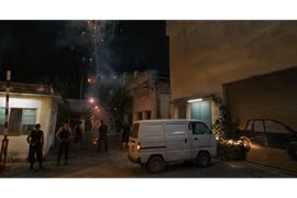 Phim Việt cạnh tranh doanh thu phòng vé với "bom tấn"