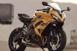 Triumph Daytona 660 2026 ra mắt bản nâng cấp với phuộc Showa, giá gần 9000 bảng Anh
