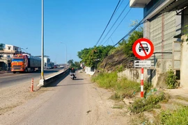 Đơn vị bảo trì đã điều chỉnh biển báo cấm ô tô tại nút giao thông cầu Gành qua phường An Nhơn Nam.