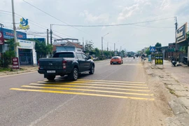 Bổ sung gờ giảm tốc trên quốc lộ 19 sau khi tháo dỡ hàng loạt biển hạn chế tốc độ bất hợp lý.