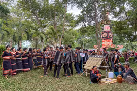 Sắc màu văn hóa nơi hạ lưu sông Ba