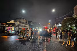 Hiện trường vụ tai nạn giao thông trên quốc lộ 19 qua địa bàn xã Tây Sơn khiến người đàn ông tử vong sau khi được đưa đi cấp cứu.