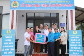 Gia Lai: Trao 2 nhà “Mái ấm công đoàn” cho công nhân có hoàn cảnh khó khăn
