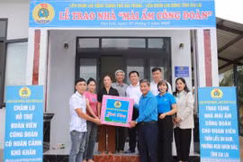 Gia Lai: Trao 2 nhà “Mái ấm công đoàn” cho công nhân có hoàn cảnh khó khăn