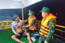 Gia Lai: Cứu thành công ngư dân trôi dạt một ngày trên biển