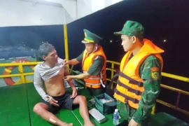 Gia Lai: Cứu thành công ngư dân trôi dạt một ngày trên biển